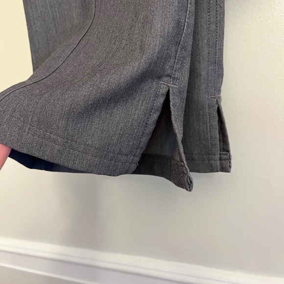 Gray Figs Scrub Set Size Medium - Picture 10 of 11